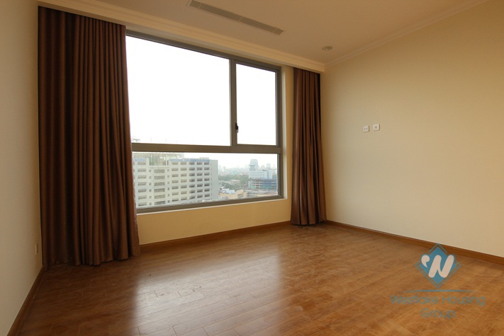 Unfurnished  apartment for rent in Vinhomes Nguyen Chi Thanh, Dong Da district, Ha Noi